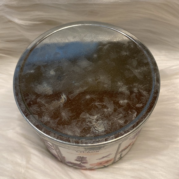 🪻”FRESH CUT LILACS” scent, by BBW / White Barn collection, 3-wick candle, NWTag - Picture 5 of 5